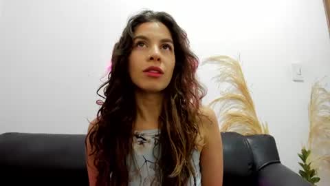 Snapshot of jessye_golden chatting on 06-18-26, 06:01 jessye_golden online show from 06-18-26, 06:01