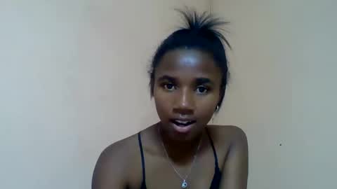 Snapshot of jessyh01 chatting on 06-08-26, 01:28 jessyh01 online show from 06-08-26, 01:28