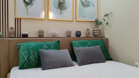 Francesca online show from 01-14-25, 07:48