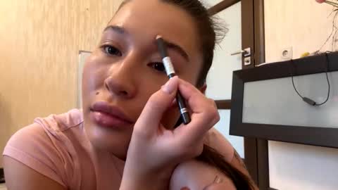 Lynn online show from 10-21-25, 07:42