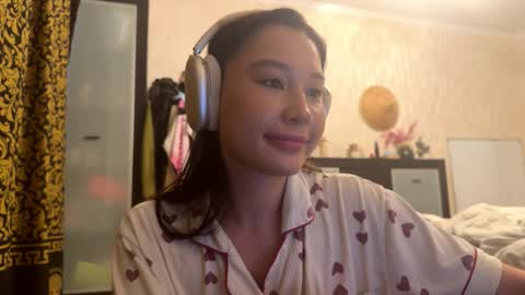 Lynn online show from 11-14-25, 06:34