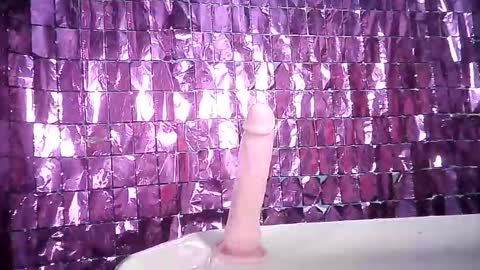 Ale online show from 10-19-25, 03:56