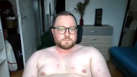 jeuneloup92 online show from 10-28-25, 04:42