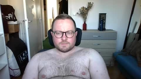 jeuneloup92 online show from 11-30-25, 09:57