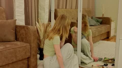 Gwen online show from 01-09-26, 07:22