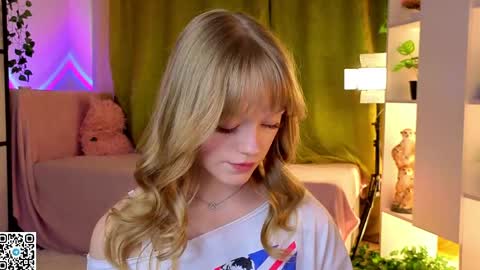 Gwen online show from 04-28-26, 08:14