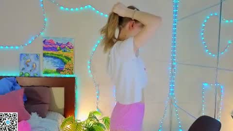 Gwen online show from 06-18-26, 08:13