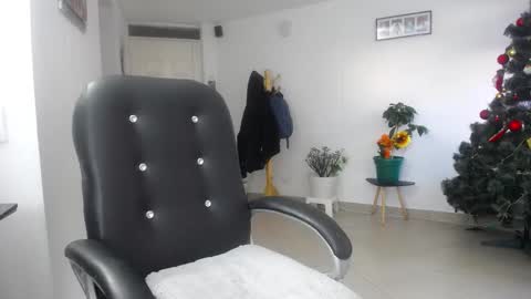 Camila online show from 12-18-25, 12:44