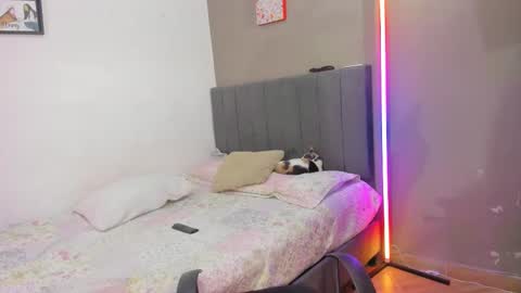 jhackelin  My independent account online show from 10-25-25, 04:31