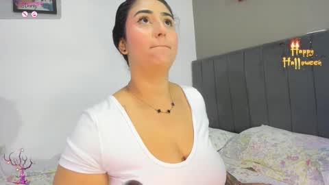 jhackelin  My independent account online show from 10-31-25, 06:14