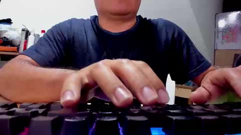 jhonatan_morales_s online show from 10-18-25, 04:26