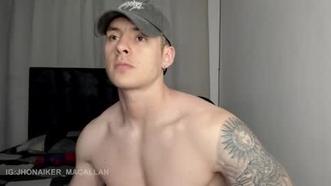 Jhonaiker online show from 03-17-26, 01:54