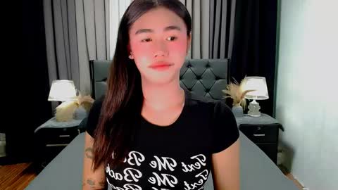 Snapshot of jhuliana_and_charles_room chatting on 05-25-26, 12:05 jhuliana_and_charles_room online show from 05-25-26, 12:05