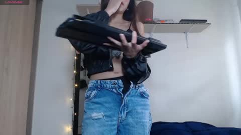 Snapshot of jia_miller02 chatting on 05-02-26, 07:08 Emma online show from 05-02-26, 07:08