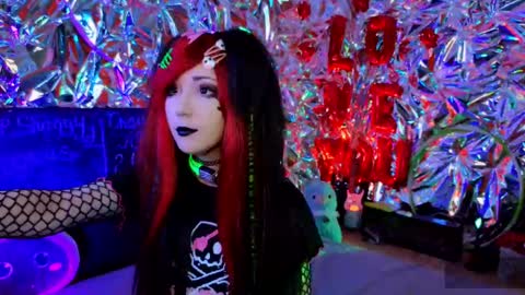 Snapshot of jiglipuf chatting on 02-22-25, 02:06 online show from 02-22-25, 02:06