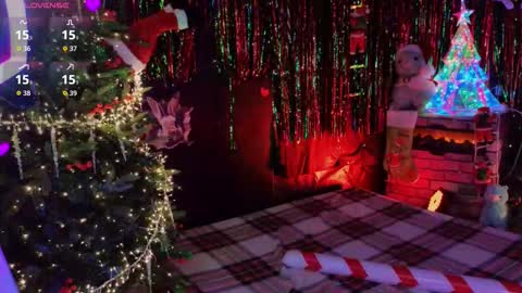 Snapshot of jiglipuf chatting on 12-21-25, 01:02 online show from 12-21-25, 01:02