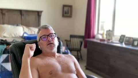 Snapshot of jimmyaaron chatting on 01-03-25, 06:24 Dad of Three online show from 01-03-25, 06:24