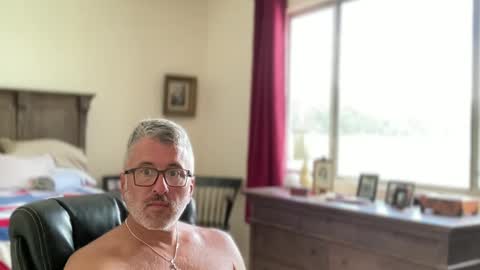 Snapshot of jimmyaaron chatting on 09-27-25, 06:35 Dad of Three online show from 09-27-25, 06:35