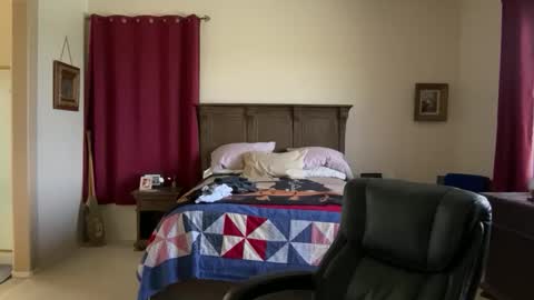 Snapshot of jimmyaaron chatting on 11-17-25, 07:30 Dad of Three online show from 11-17-25, 07:30