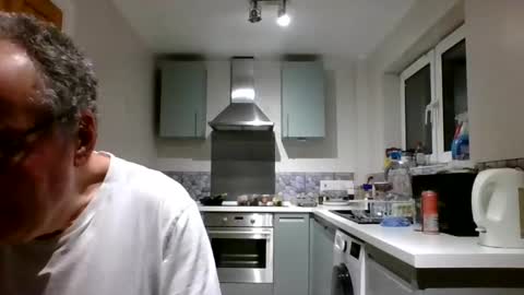 Snapshot of jimmybenido chatting on 01-15-25, 05:58 Jim Redgewell online show from 01-15-25, 05:58