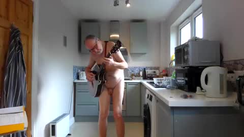 Snapshot of jimmybenido chatting on 05-08-26, 05:07 Jim Redgewell online show from 05-08-26, 05:07