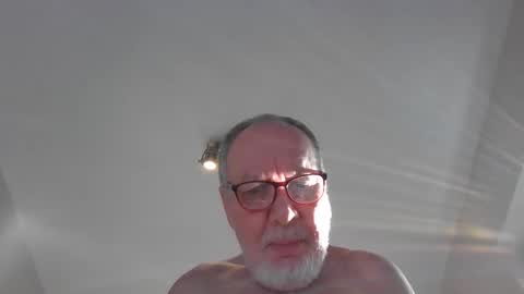 Snapshot of jimmybenido chatting on 05-09-26, 04:56 Jim Redgewell online show from 05-09-26, 04:56