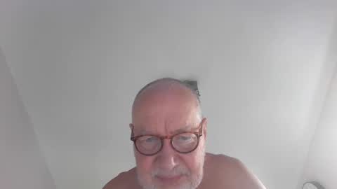 Snapshot of jimmybenido chatting on 05-30-26, 04:48 Jim Redgewell online show from 05-30-26, 04:48