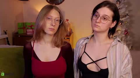 Snapshot of jitoon_exe chatting on 12-19-24, 03:52 Hey Guys We are Julia ginger  Tina brunette online show from 12-19-24, 03:52