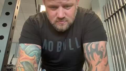 Snapshot of jitzgolfer chatting on 11-26-25, 02:07 jitzgolfer online show from 11-26-25, 02:07