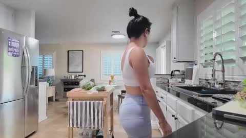 Snapshot of jiwon4u chatting on 09-13-25, 12:21 Jiwon online show from 09-13-25, 12:21