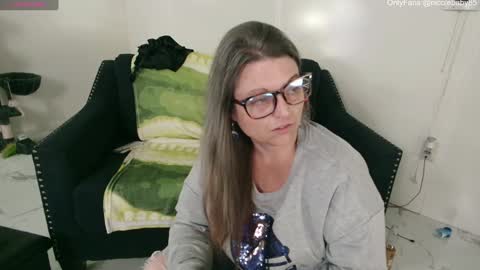 Nicole  Allen online show from 12-05-24, 01:36