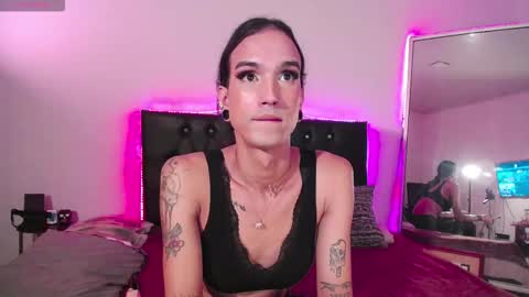 Joa Isaza     online show from 11-14-25, 04:44