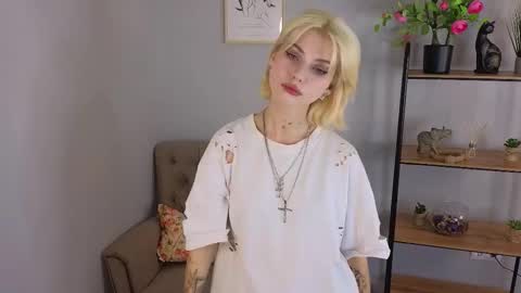 Snapshot of joan_lipse chatting on 10-30-25, 09:44 Sofia online show from 10-30-25, 09:44