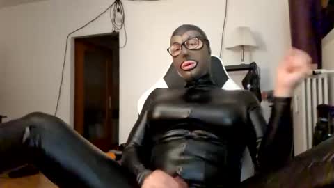 Snapshot of joanesxfree chatting on 09-20-25, 08:54 The sweetest toy online show from 09-20-25, 08:54