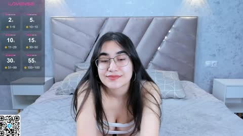 Mia online show from 01-09-25, 12:09