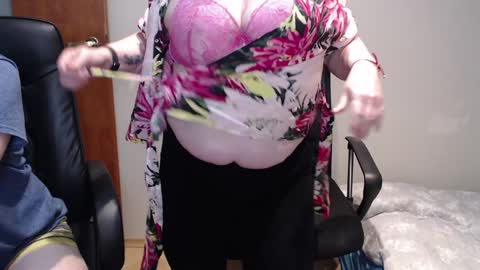 Joanna and Greg online show from 01-11-25, 11:45