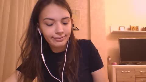 Jennifer online show from 11-25-25, 05:24