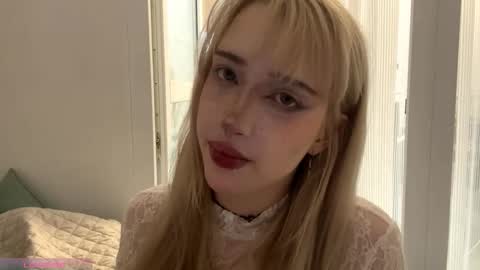Snapshot of joellavaranda chatting on 10-19-25, 04:29 Amaya online show from 10-19-25, 04:29