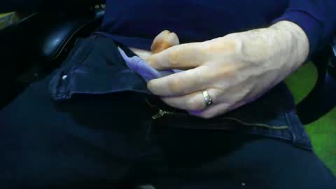 joeyballs123 online show from 12-19-25, 04:47