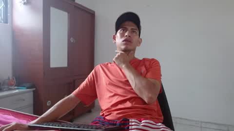 Snapshot of johan_kitten chatting on 05-19-26, 12:44 johan online show from 05-19-26, 12:44