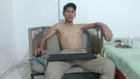 Snapshot of johan_kitten chatting on 06-12-26, 11:25 johan online show from 06-12-26, 11:25