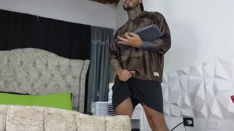 John  online show from 02-05-25, 01:54