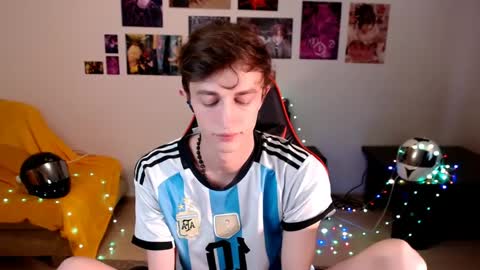 Snapshot of john_winx chatting on 04-05-26, 02:03 john_winx online show from 04-05-26, 02:03