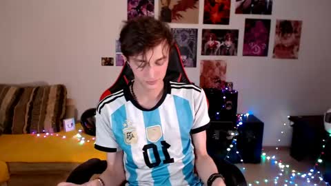 Snapshot of john_winx chatting on 05-04-26, 01:18 john_winx online show from 05-04-26, 01:18