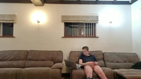 johnathan_stuart33 online show from 04-12-26, 10:04