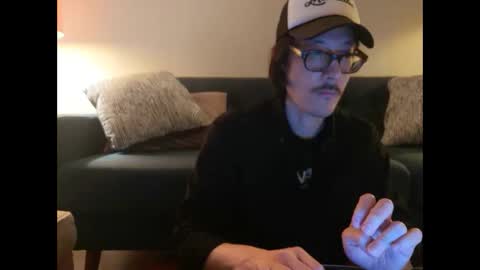 Snapshot of johneelicks chatting on 10-17-25, 09:34 Johnee online show from 10-17-25, 09:34