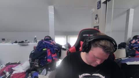 johnfernandez784 online show from 05-18-26, 01:17