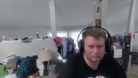 johnfernandez784 online show from 06-19-26, 01:37