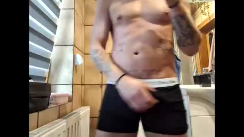 johnlong25cm online show from 01-08-25, 11:54