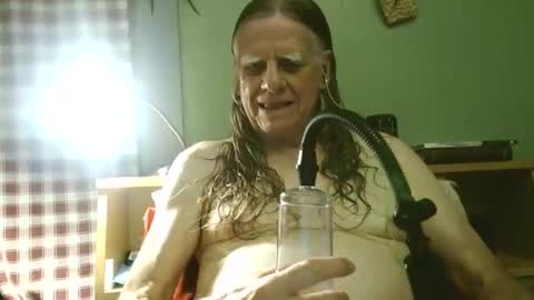 johnnieq1971 online show from 06-07-26, 01:21
